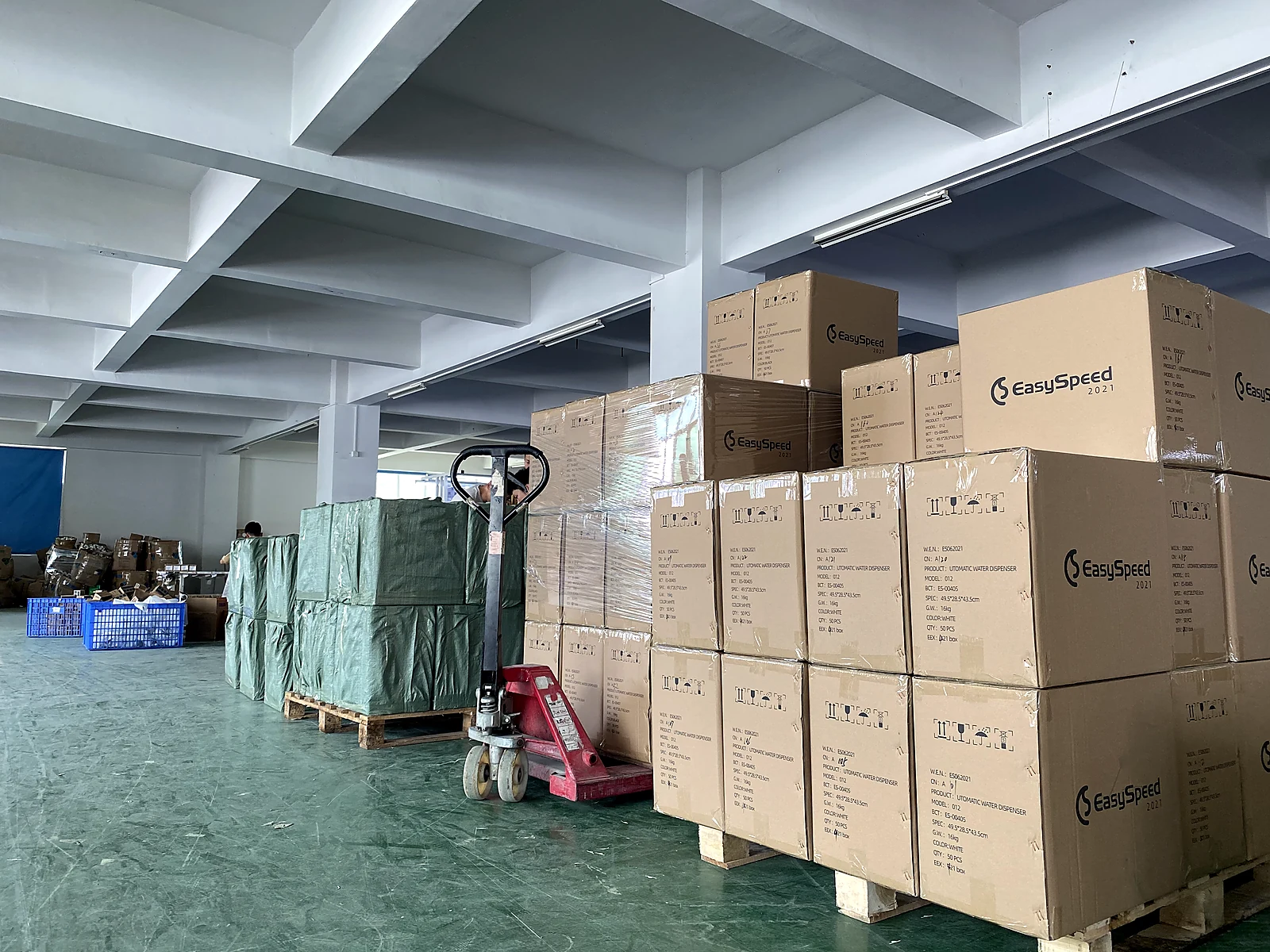 Almacén para productos terminados y componentes
